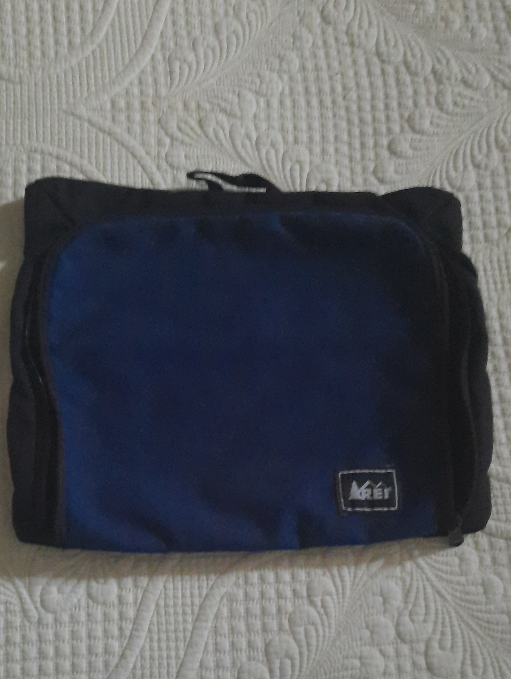 REI Men’s Hanging Toiletry Organizer
